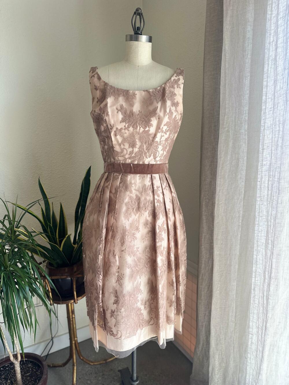 Women's Small Dress Blush Pink Floral Jacquard Dress Velvet Waist Pleated Skirt